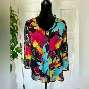 Soft surrounding floral 100% silk button blouse size large Classy, sexy feminine